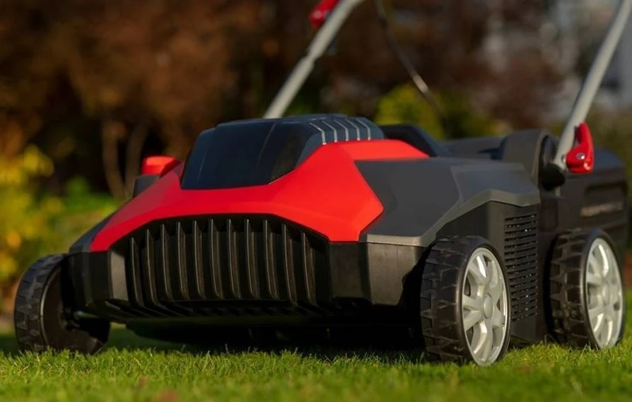 Cobra SA40E 40cm Electric Scarifier/Lawn Raker - Image 2