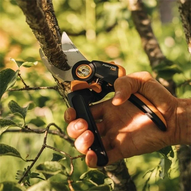 Fiskars X-series PowerGear Pruner Bypass L P961 - Image 3