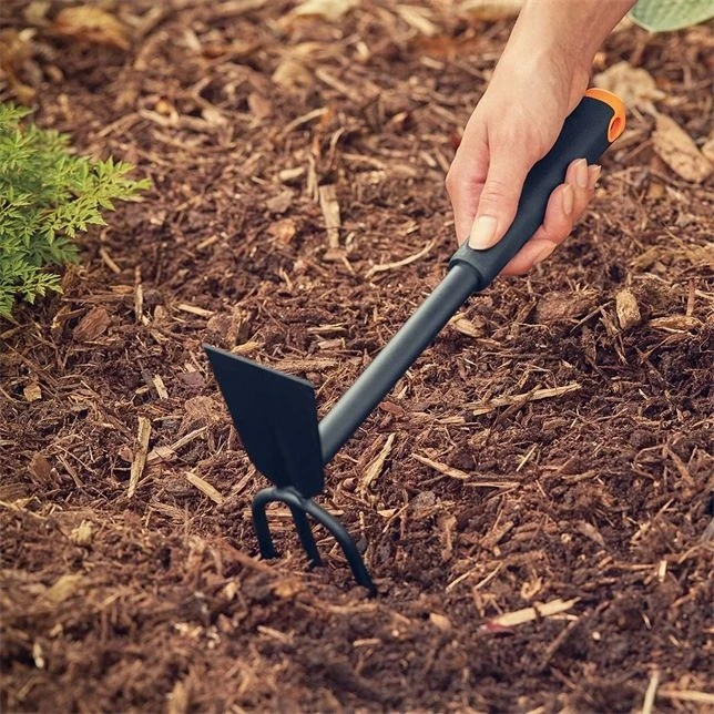Fiskars Ergo Cultivator Hoe - Image 3